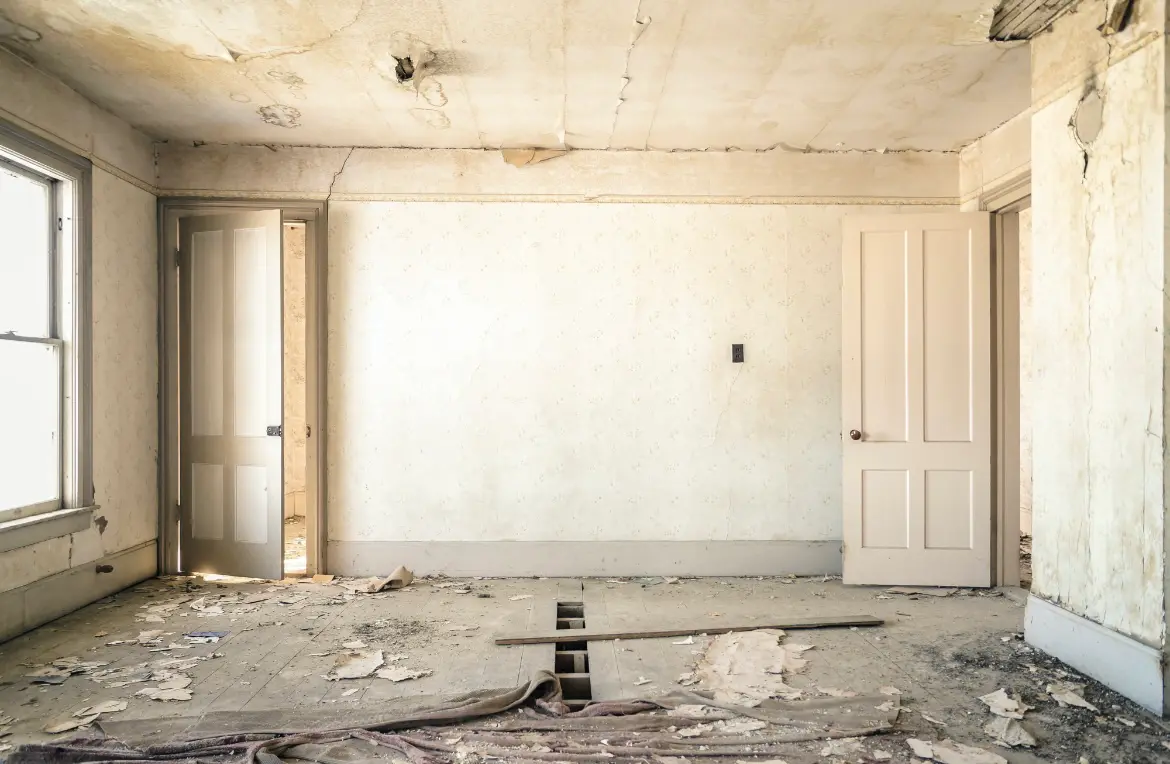 Waste disposal crew managing a cleanout project in Jupiter Farms